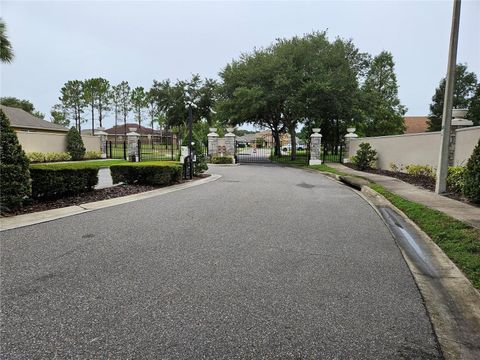 A home in WINTER HAVEN