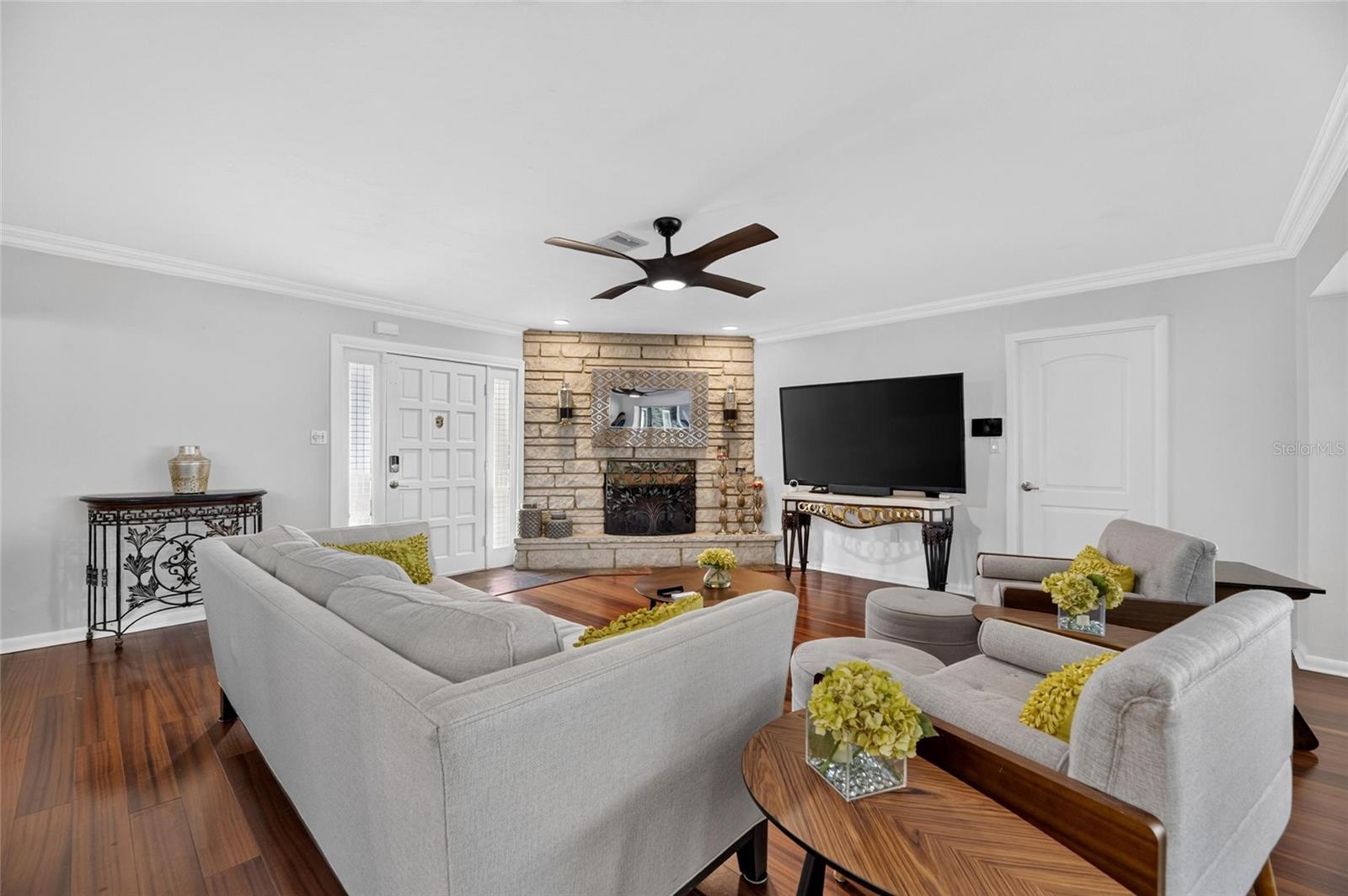 506 S LARRY CIRCLE