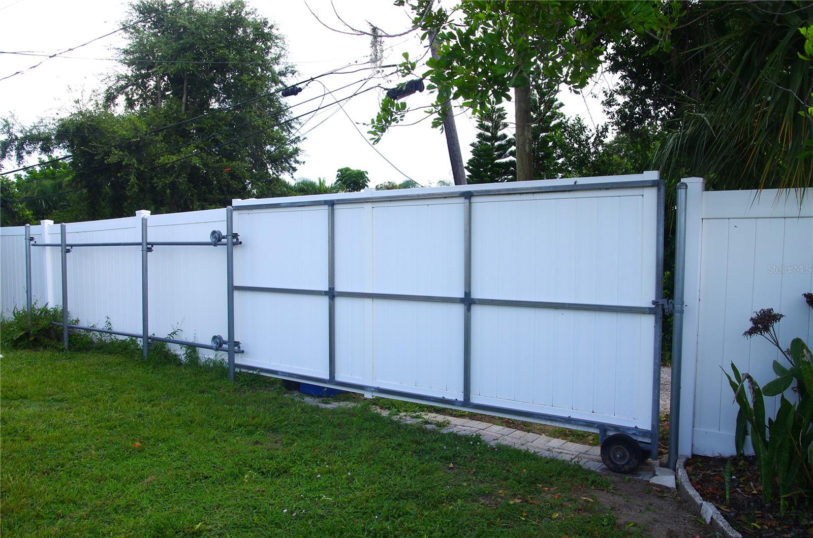 PASADENA GROVE - Residential