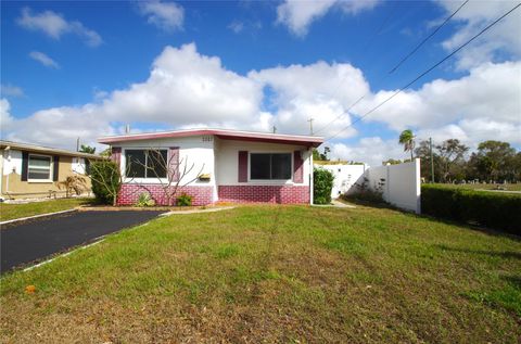 Photo of 5801 Emerson Ave S, St Petersburg, FL 33707 (MLS # TB8483411)