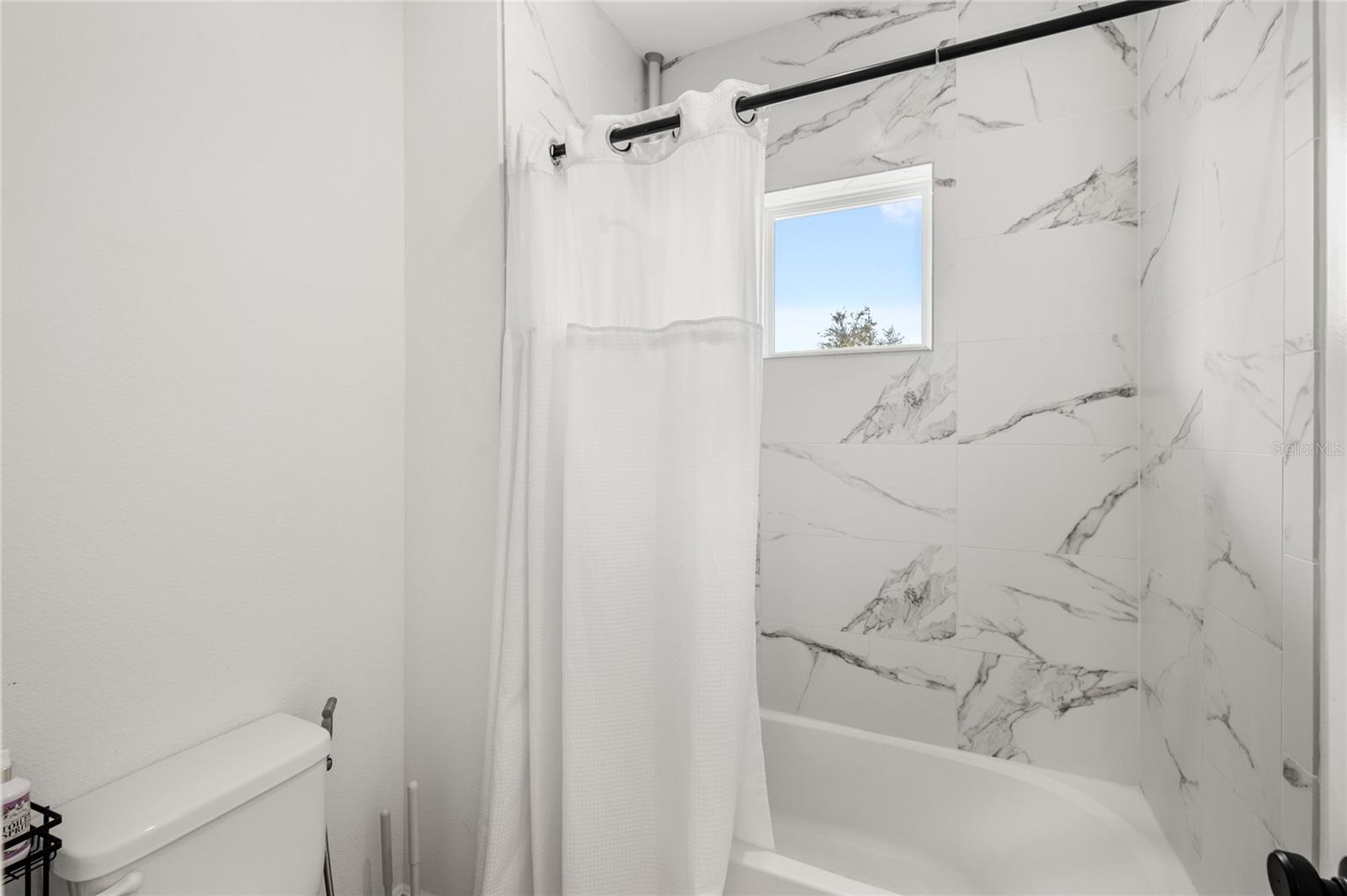 LAUREATE PARK - Residential Lease