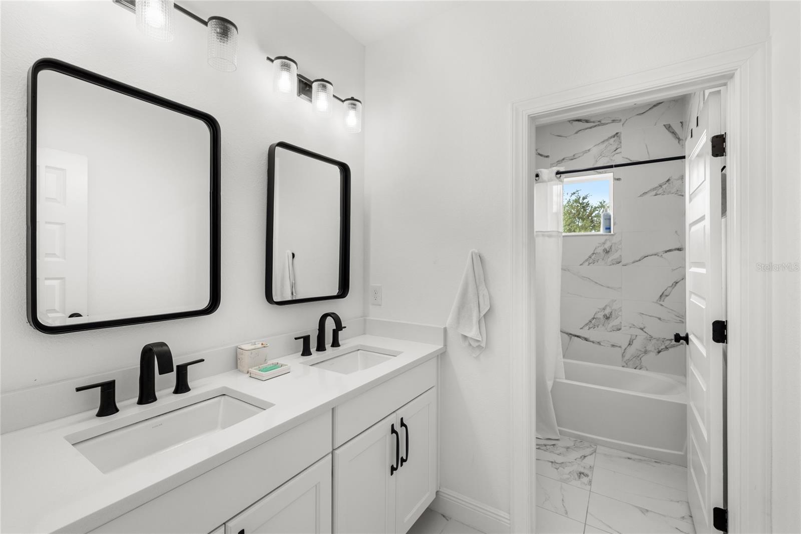 LAUREATE PARK - Residential Lease