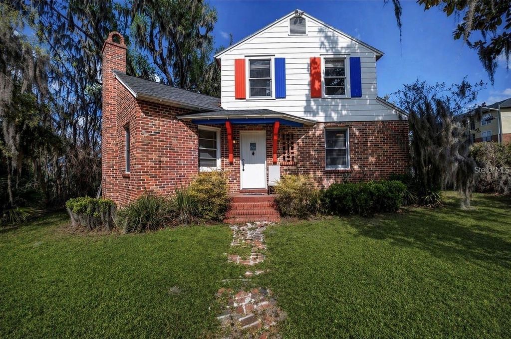 Photo of 949 SW 13th Street, Gainesville, FL 32601 (MLS # GC542062)