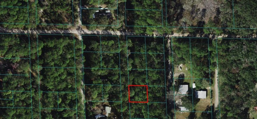 WONDERFUL LOT IN BLACK SINK CAMPSITES.   MIXED USE LOT GOOD FOR MOBILES OR HOME.  IN AN AREA THAT IS PRIVATE.  LOCATED 1/2 WAY BETWEEN OCALA AND GAINESVILLE.  HIGH AND DRY.