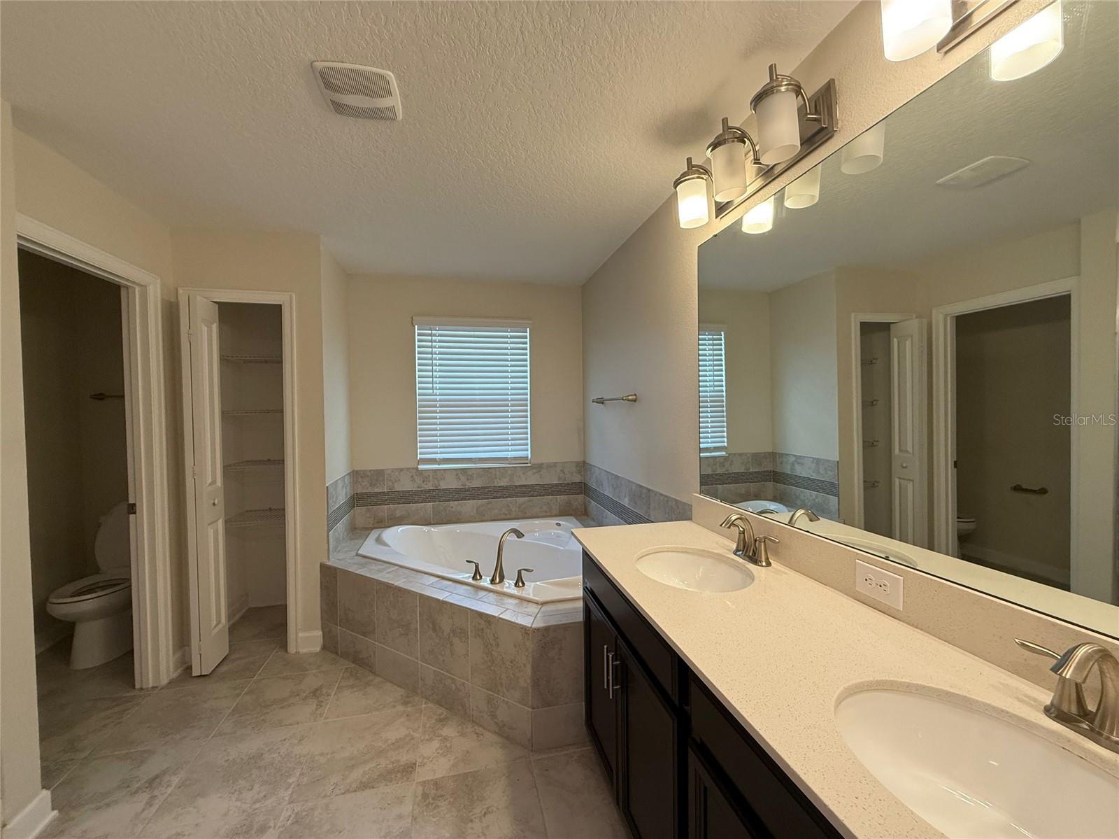 OAKS/MOSS PARK PH N2 & O - Residential Lease