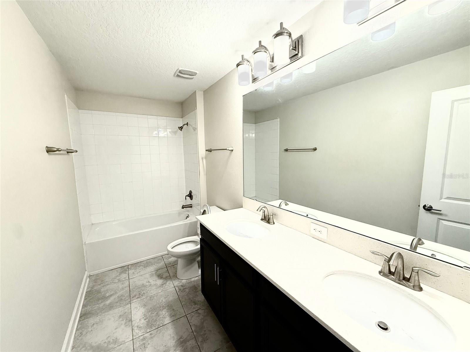 OAKS/MOSS PARK PH N2 & O - Residential Lease