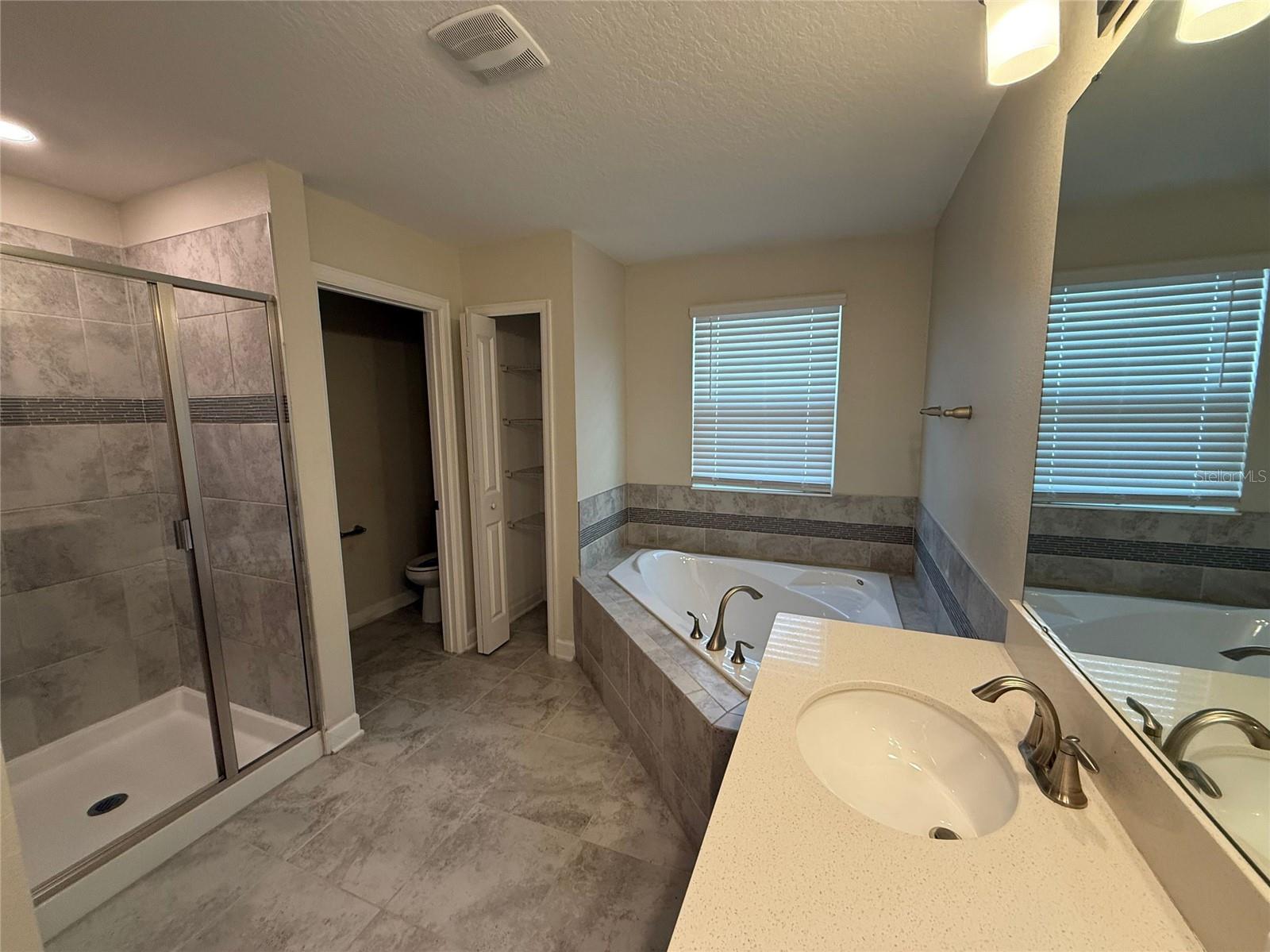 OAKS/MOSS PARK PH N2 & O - Residential Lease