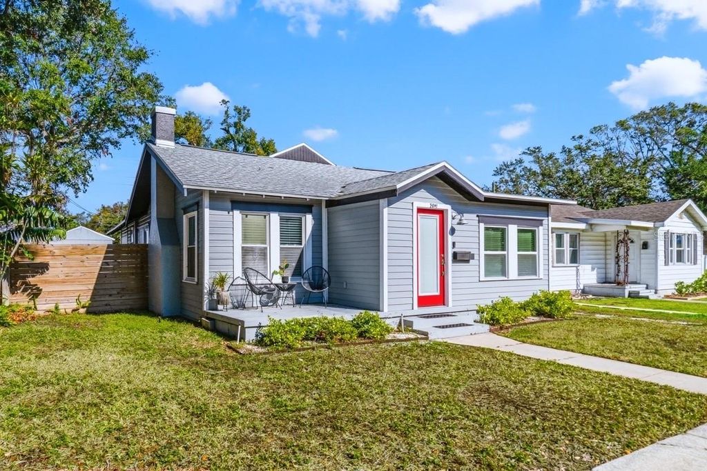 Photo of 2011 Dartmouth Avenue N, St Petersburg, FL 33713 (MLS # O6373806)
