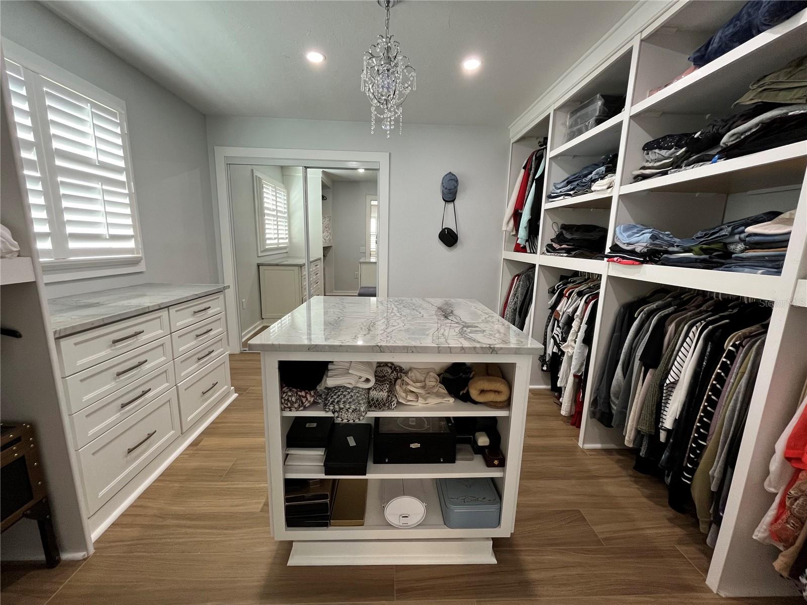 GULF MANOR - Residential