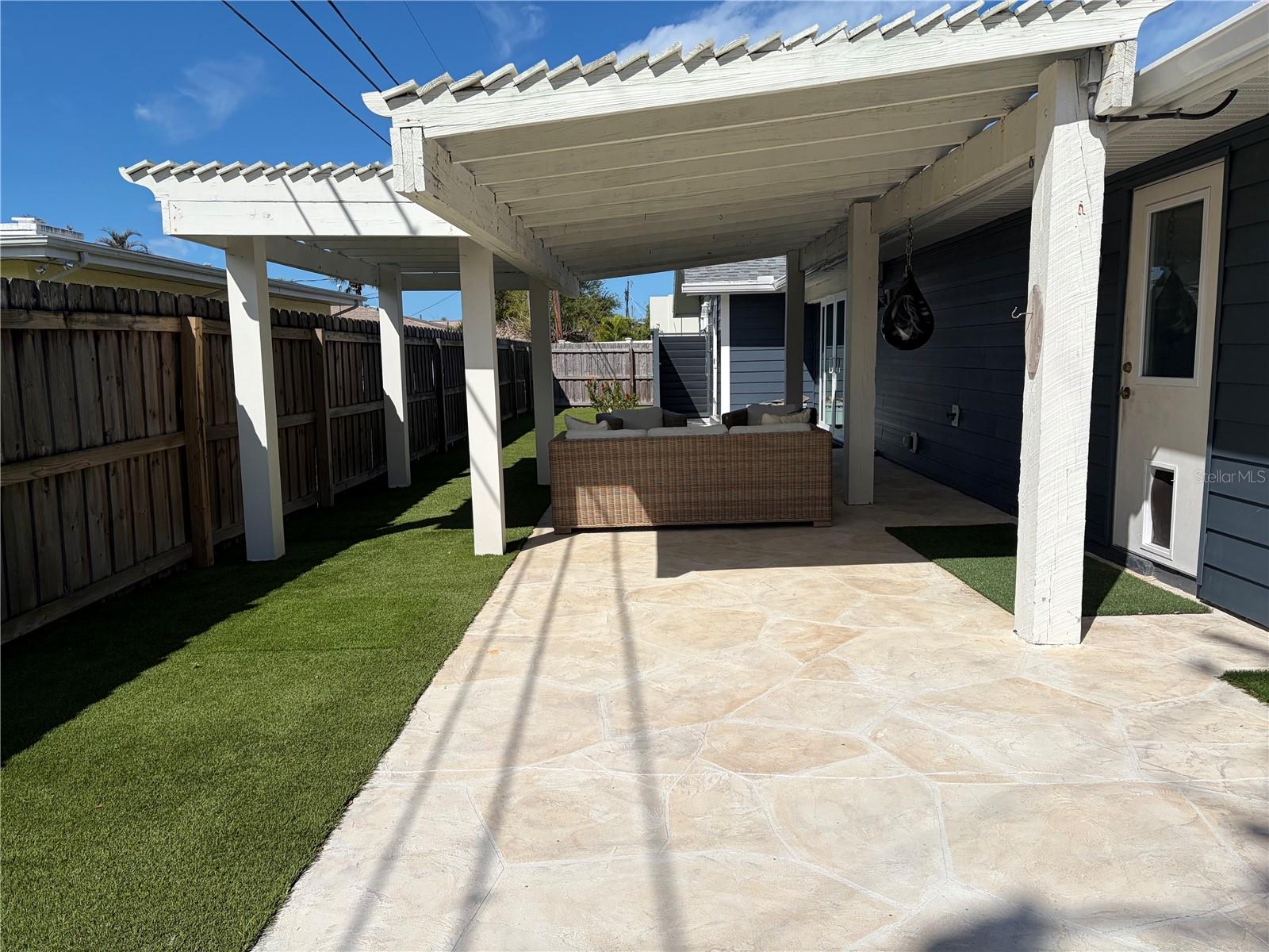 GULF MANOR - Residential