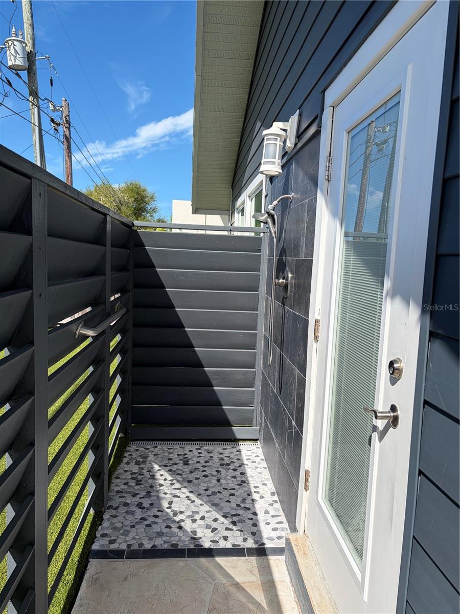 GULF MANOR - Residential