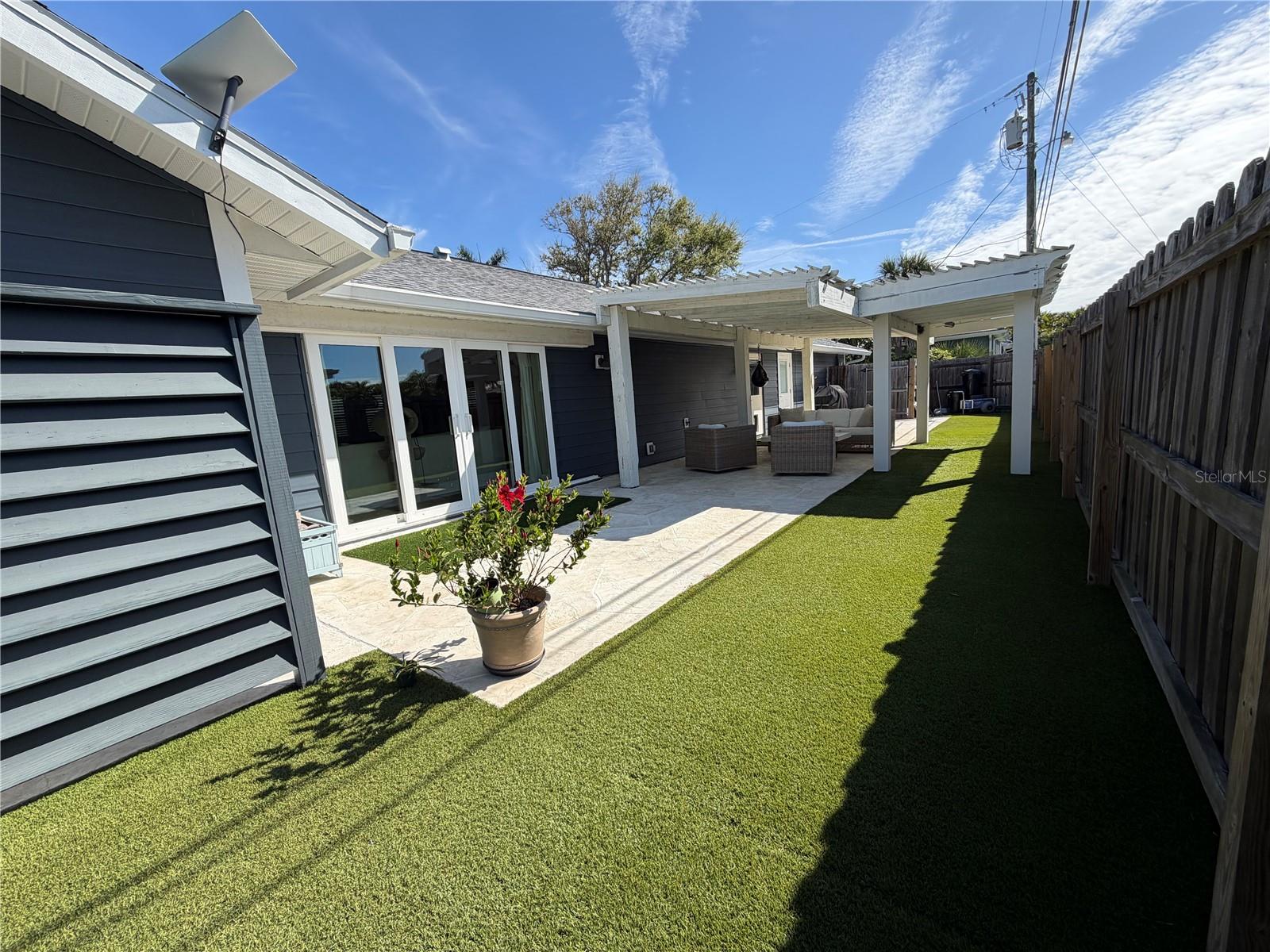 GULF MANOR - Residential