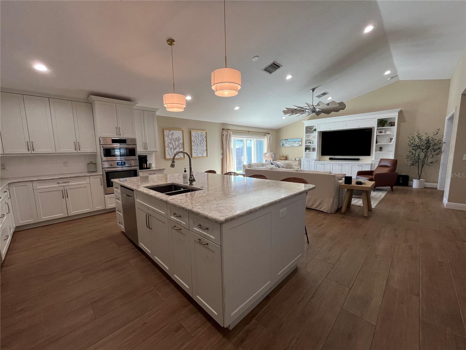 GULF MANOR - Residential