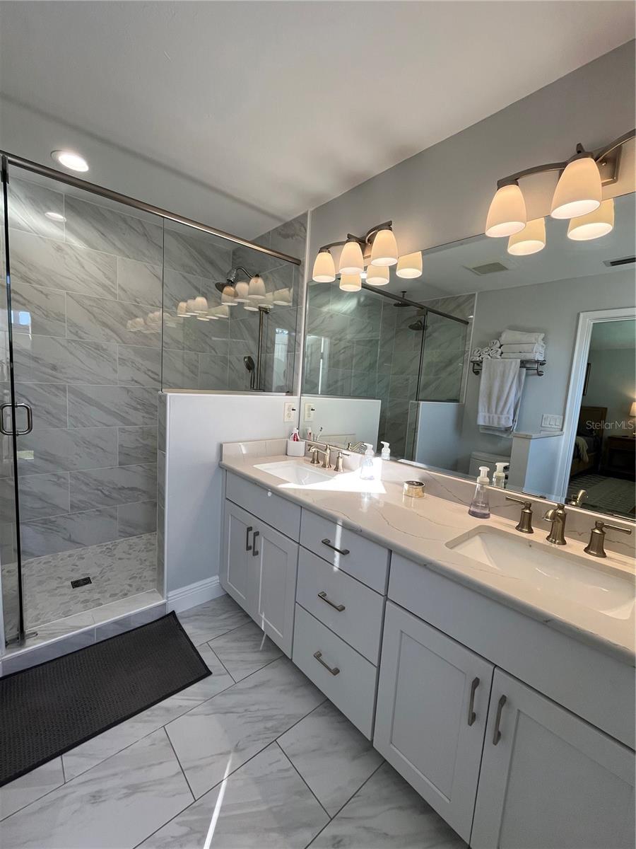 GULF MANOR - Residential