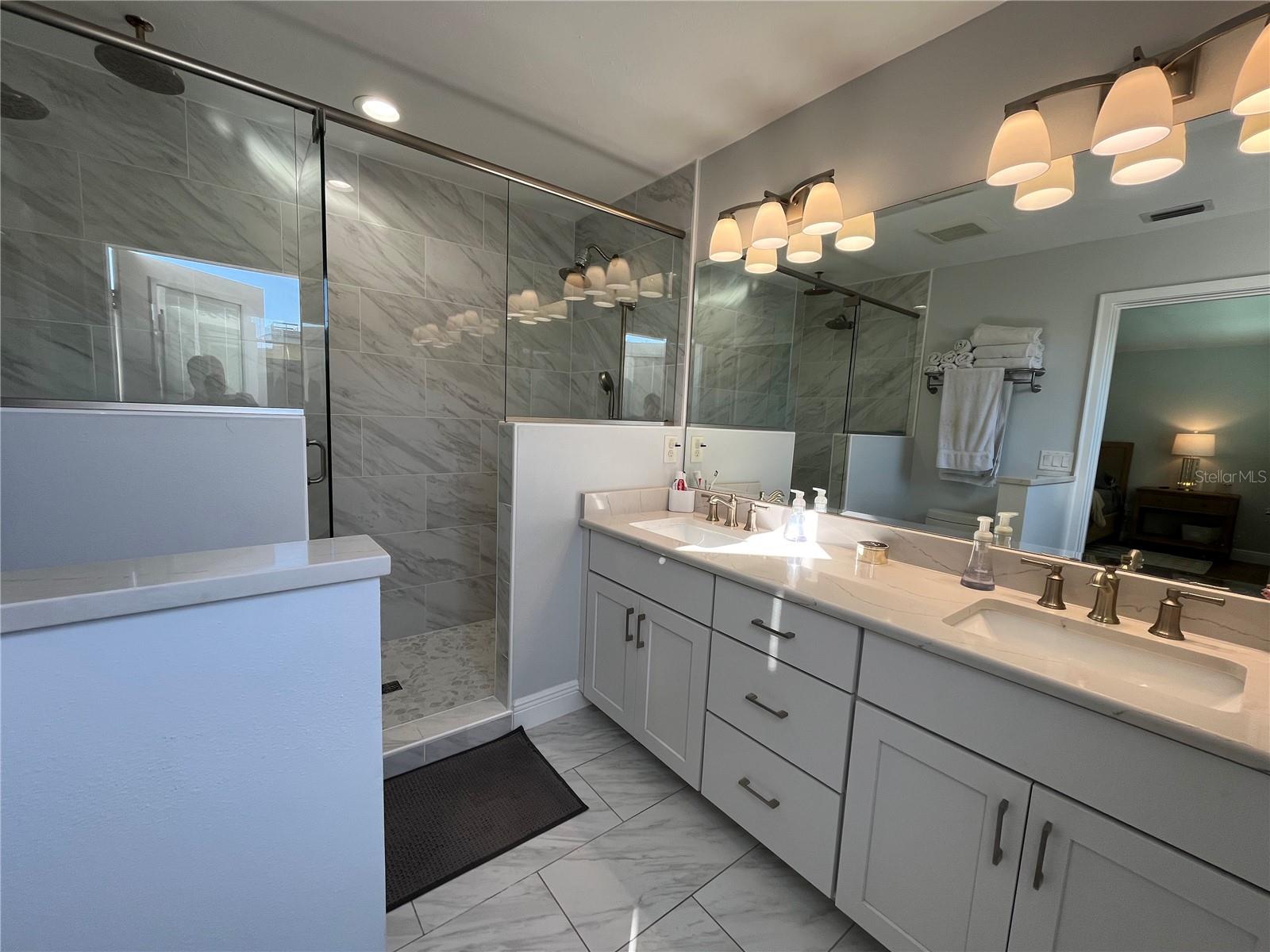 GULF MANOR - Residential