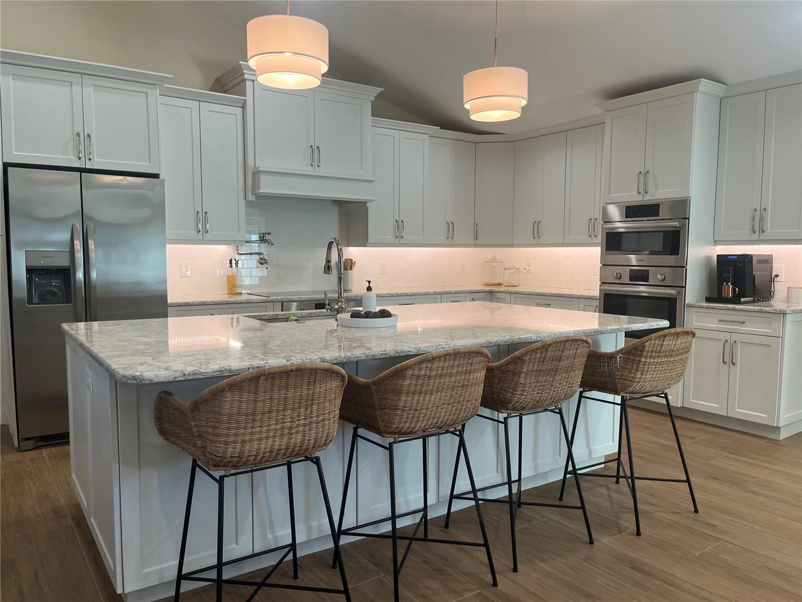 GULF MANOR - Residential