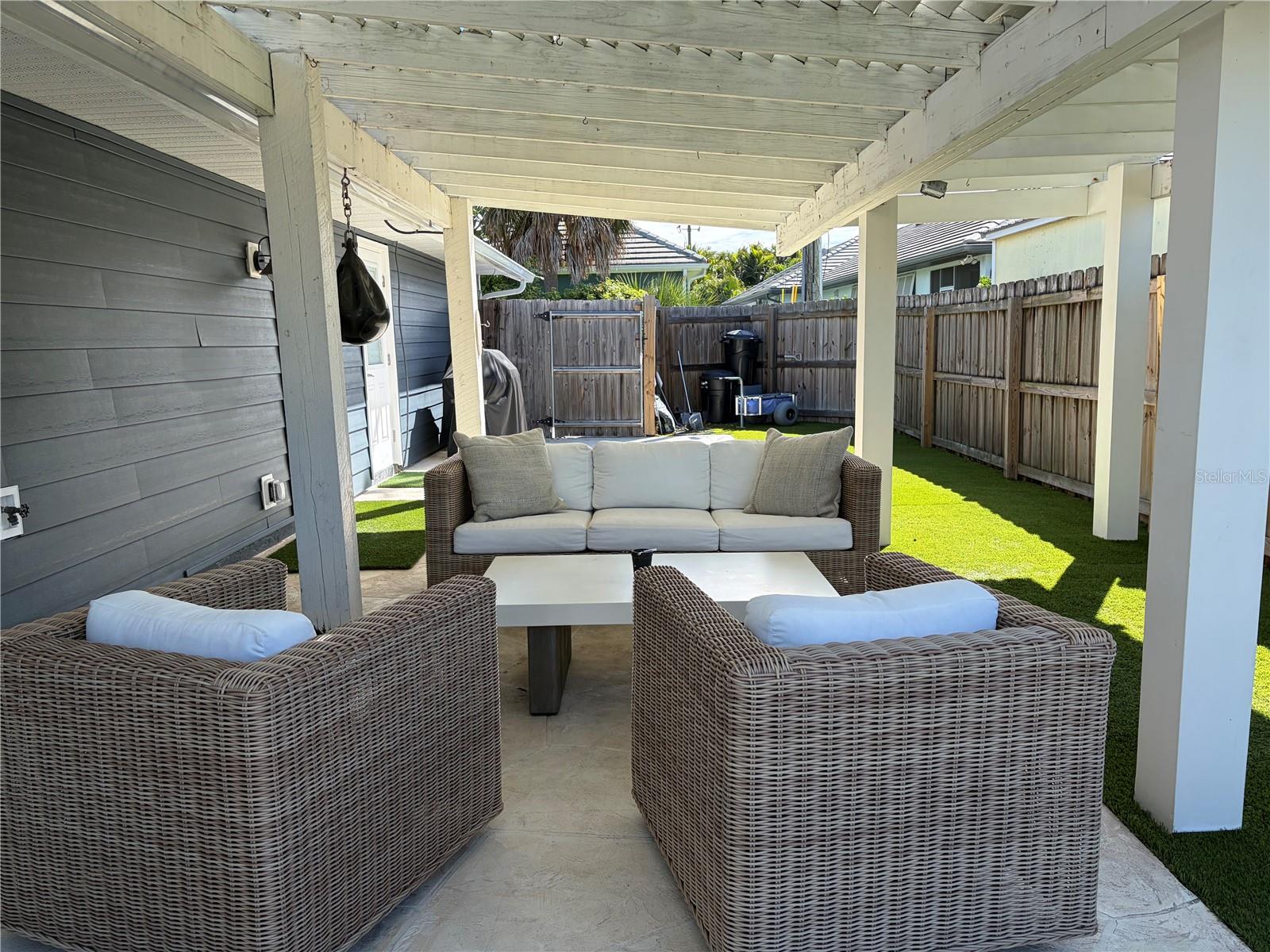 GULF MANOR - Residential