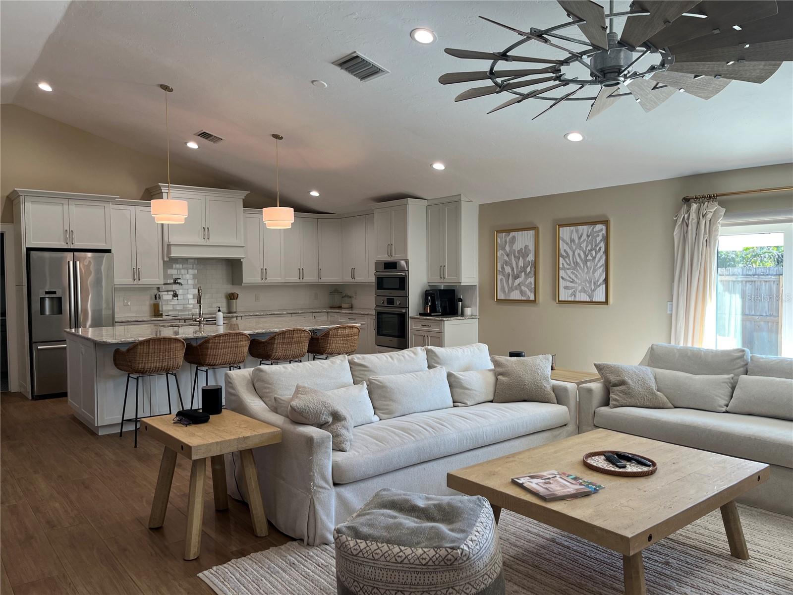 GULF MANOR - Residential