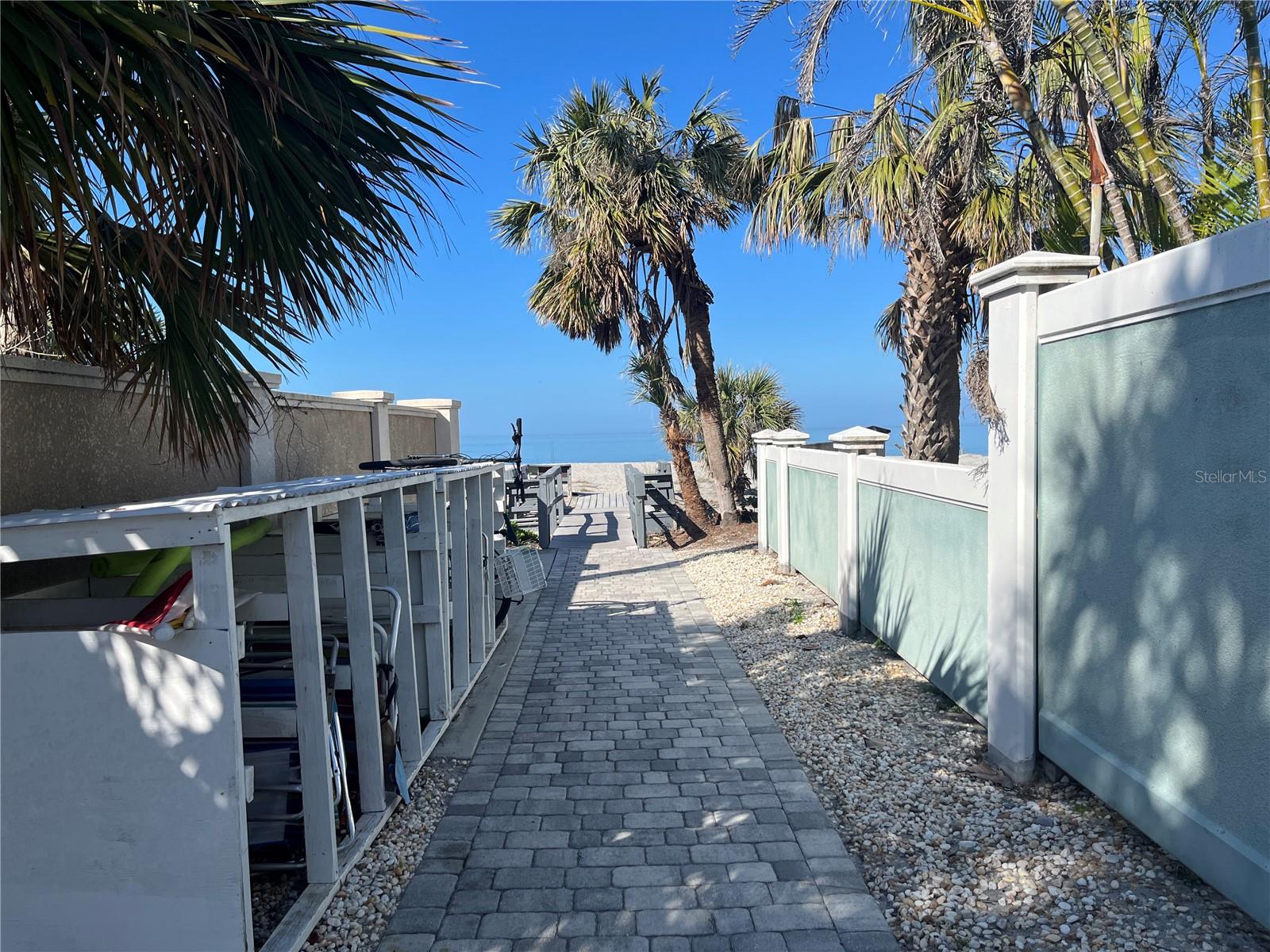 GULF MANOR - Residential