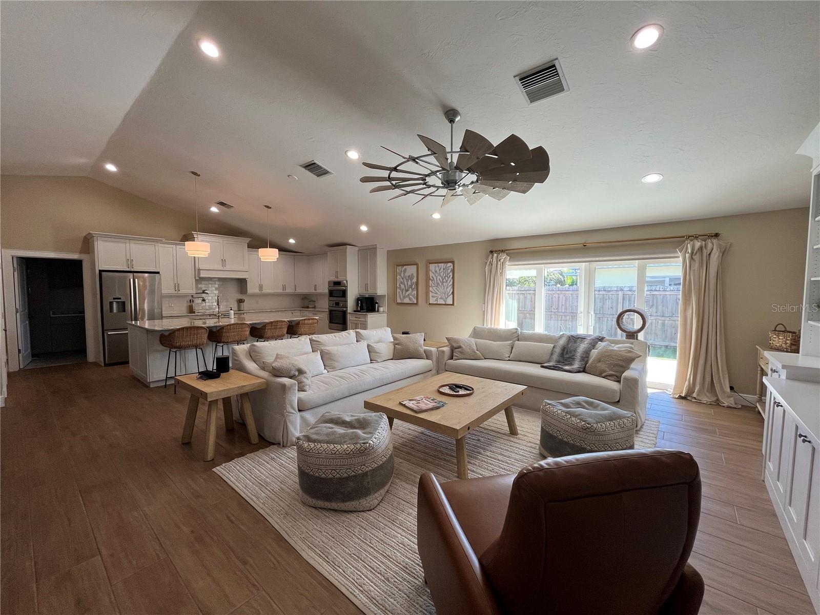 GULF MANOR - Residential