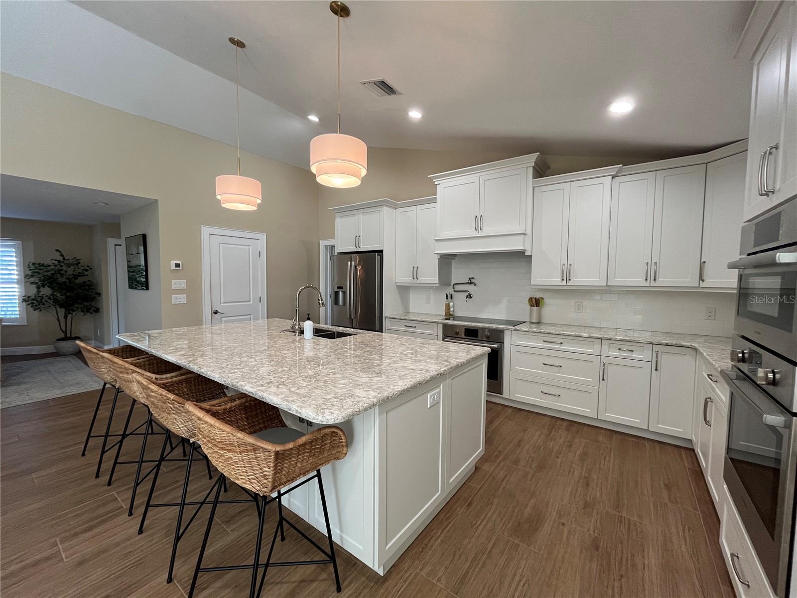 GULF MANOR - Residential