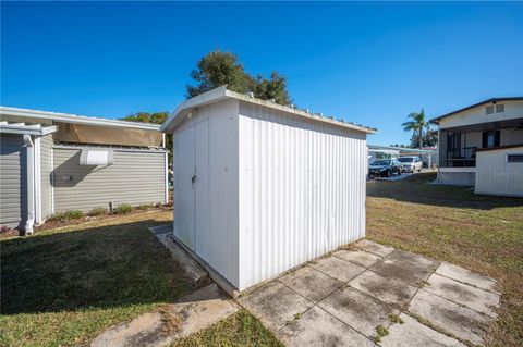 A home in LAKE WALES