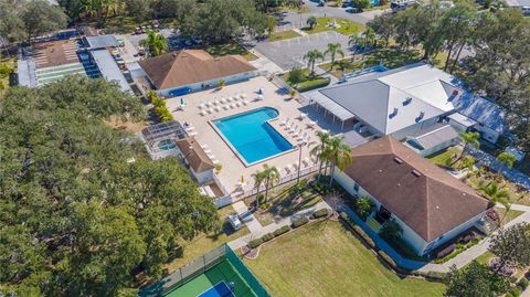 A home in LAKE WALES