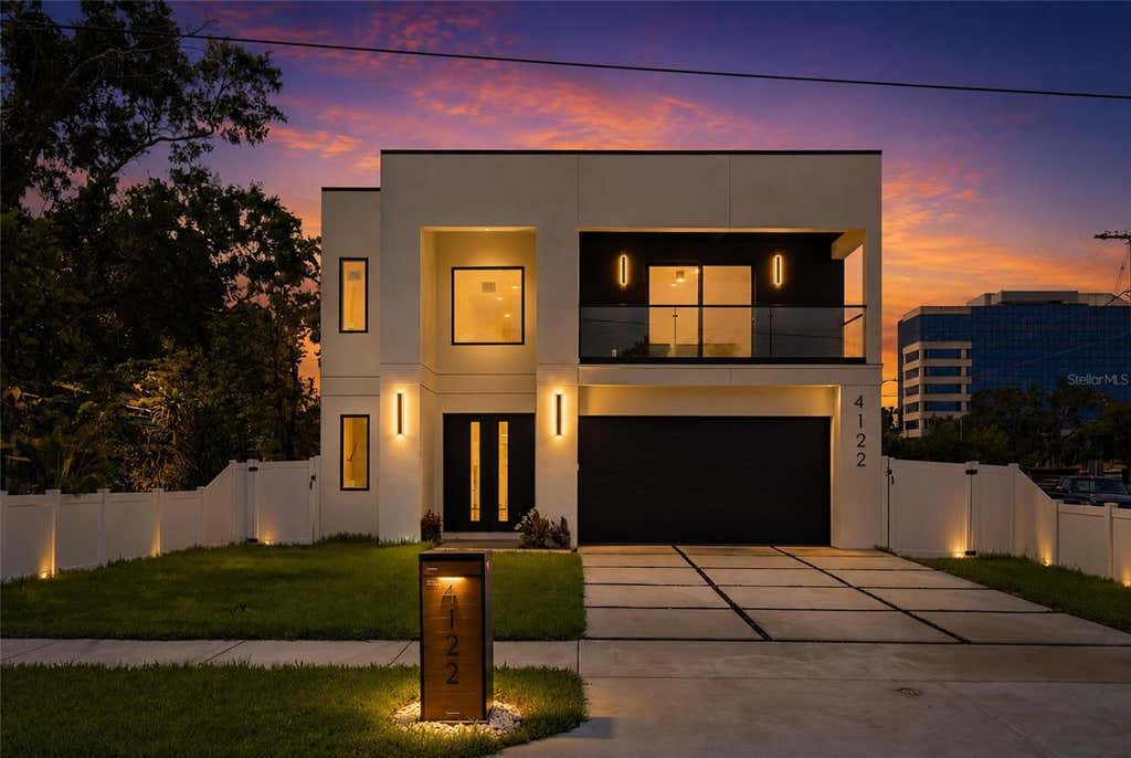 Photo of 4122 W Nassau Street, Tampa, FL 33607 (MLS # TB8537584)