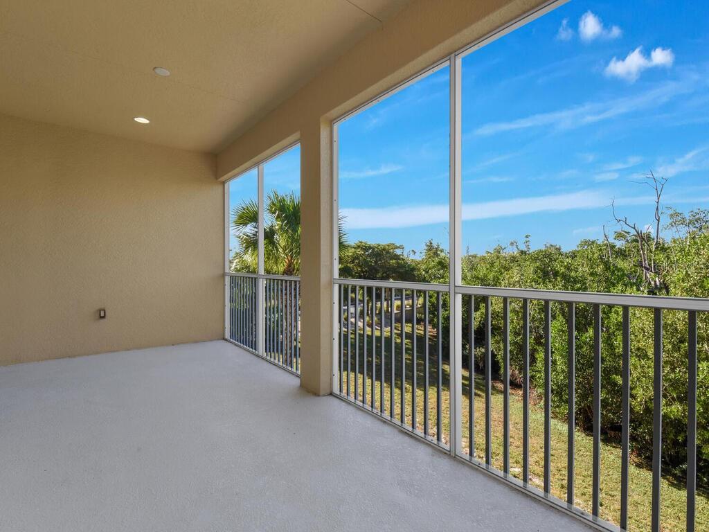 HAMILTON/LUCAYA - Residential