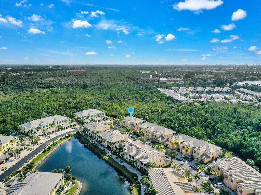 HAMILTON/LUCAYA - Residential