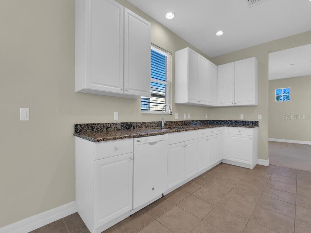 HAMILTON/LUCAYA - Residential