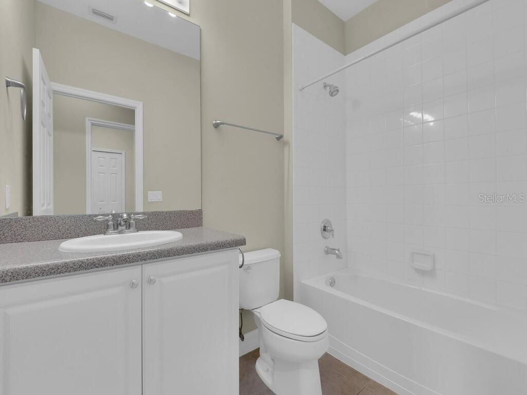 HAMILTON/LUCAYA - Residential