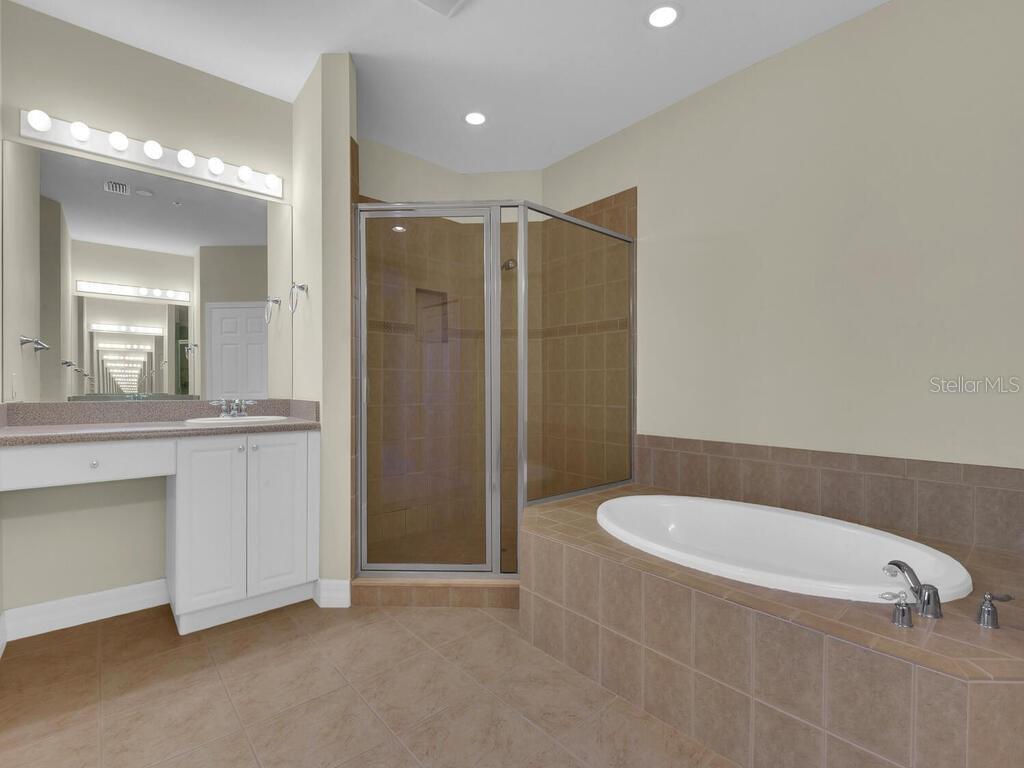 HAMILTON/LUCAYA - Residential