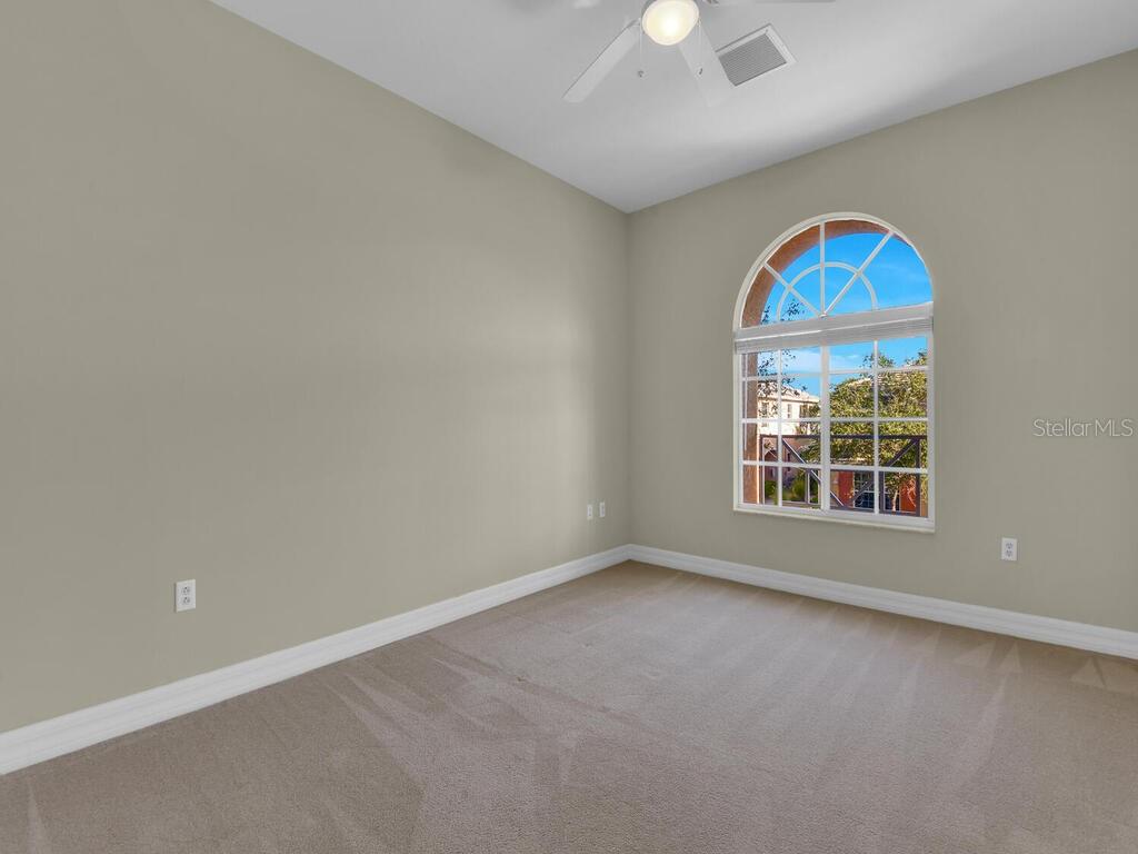 HAMILTON/LUCAYA - Residential