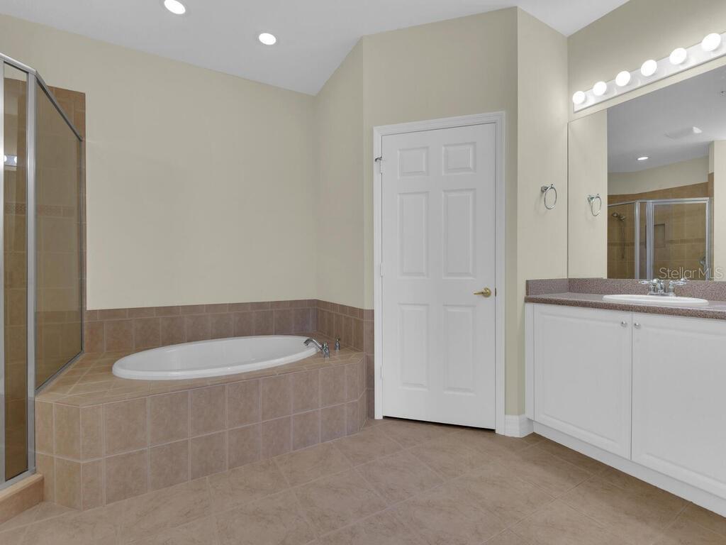 HAMILTON/LUCAYA - Residential