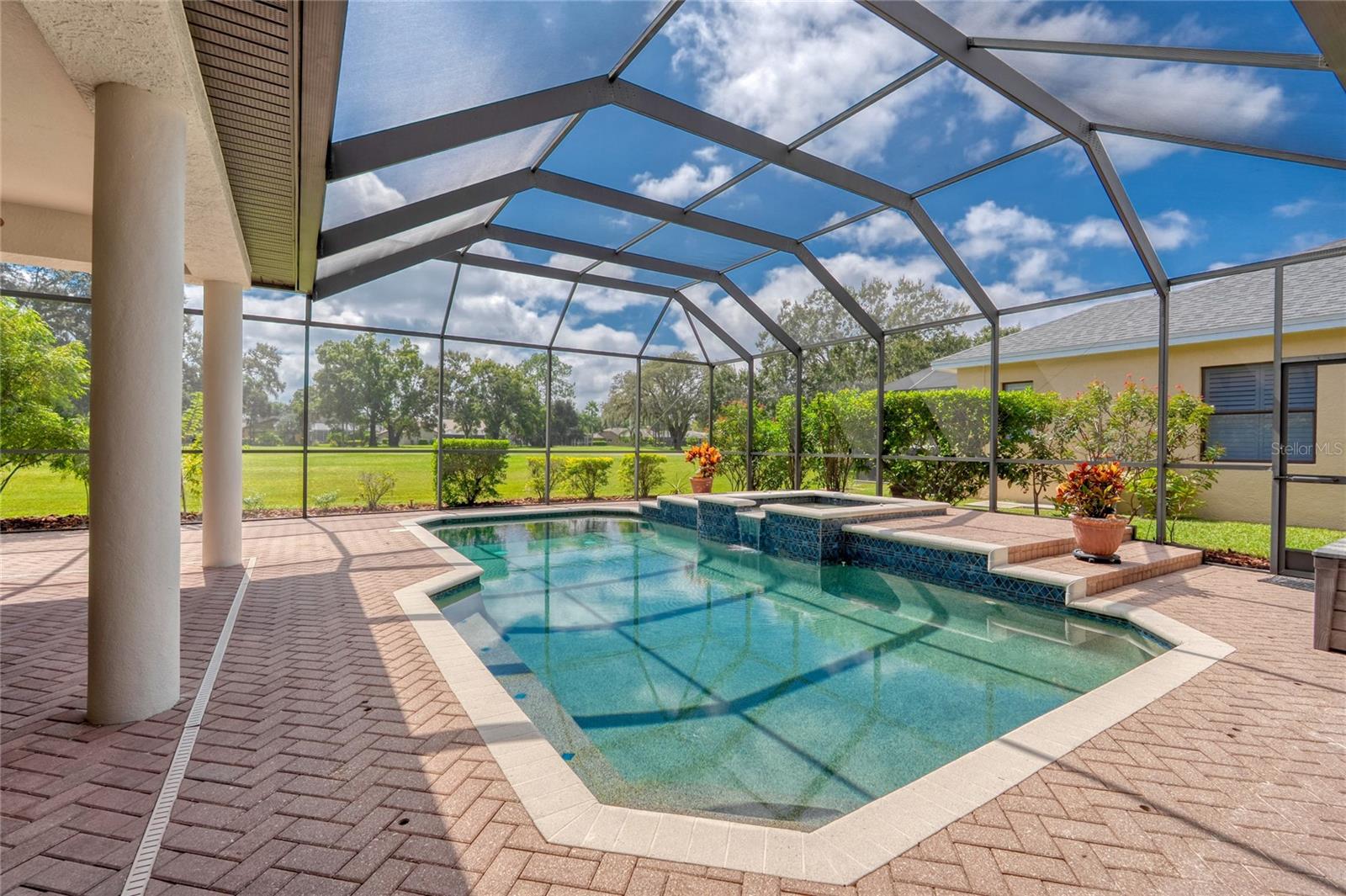 NINE EAGLES UNIT ONE SEC I - Residential