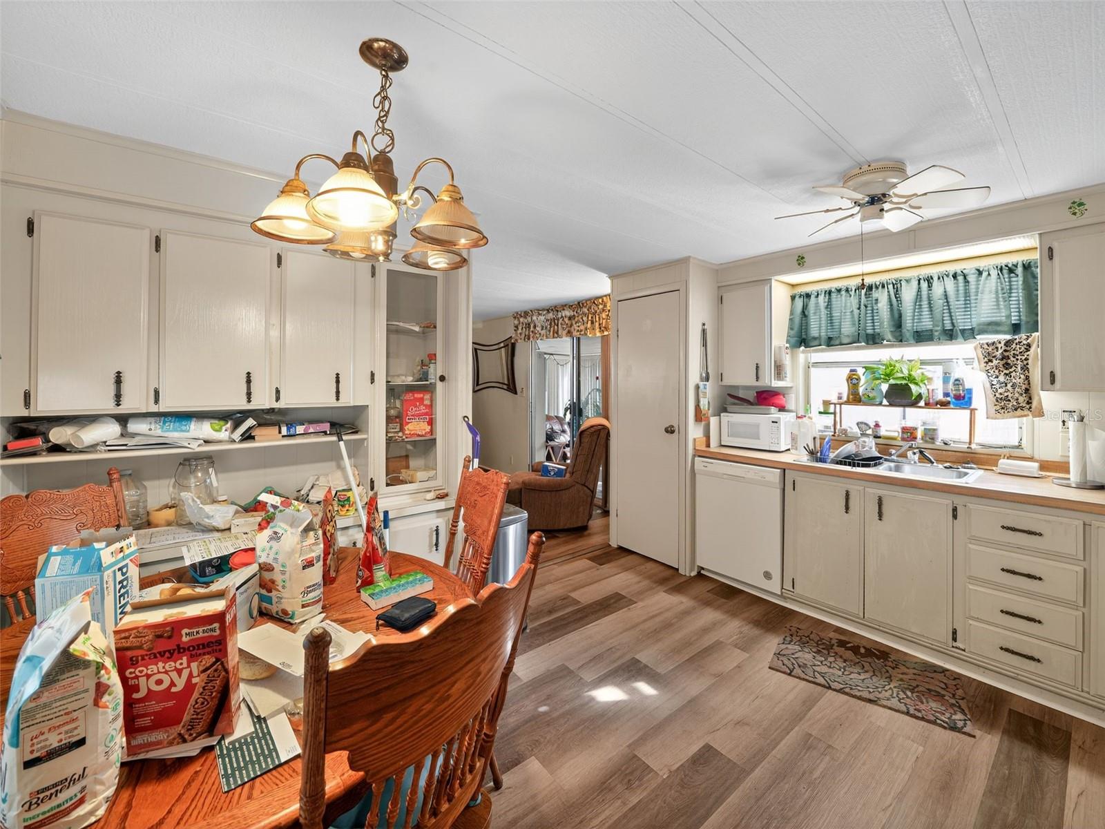CALOOSA LAKE VILLAGE - Residential