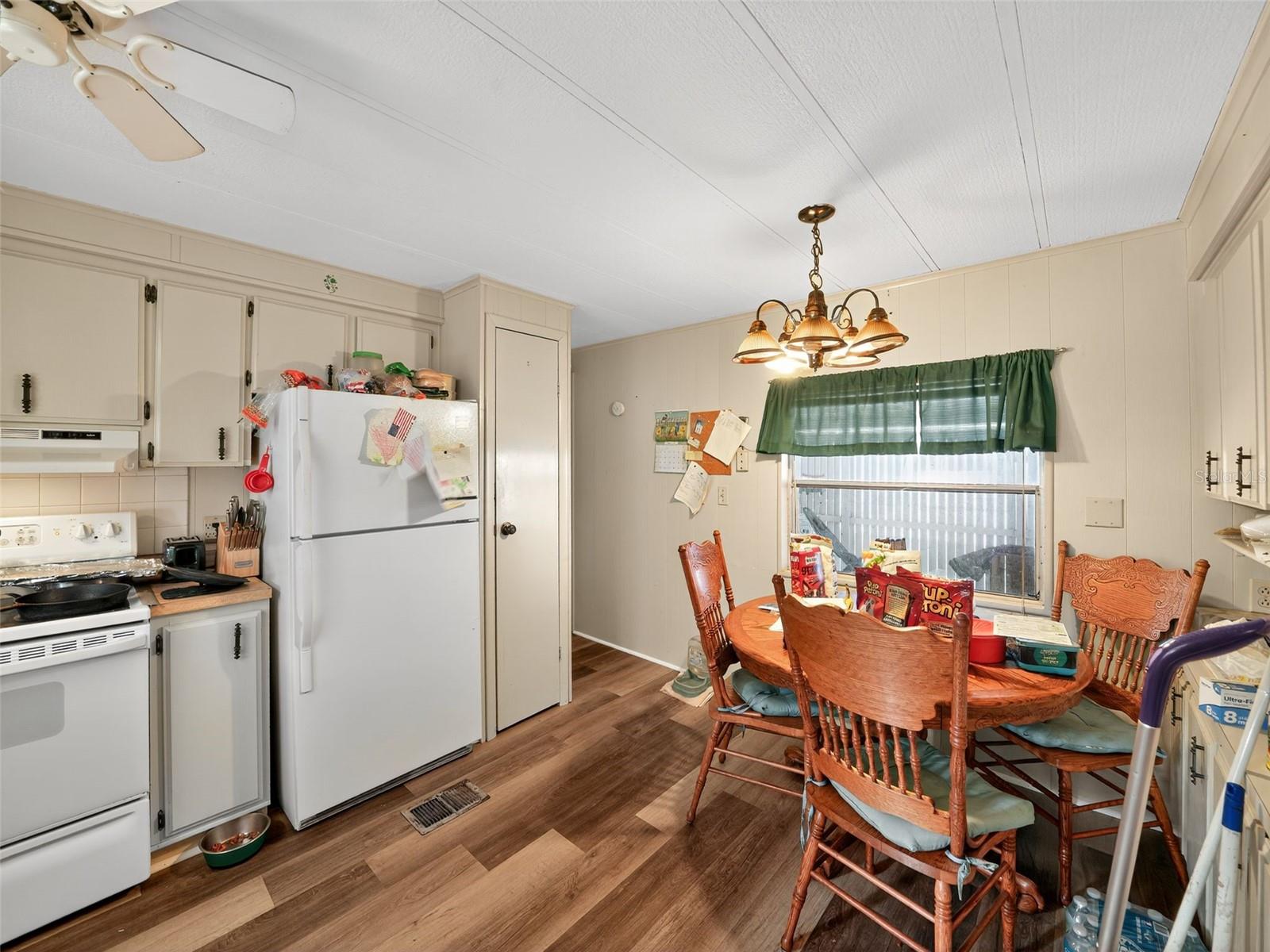CALOOSA LAKE VILLAGE - Residential