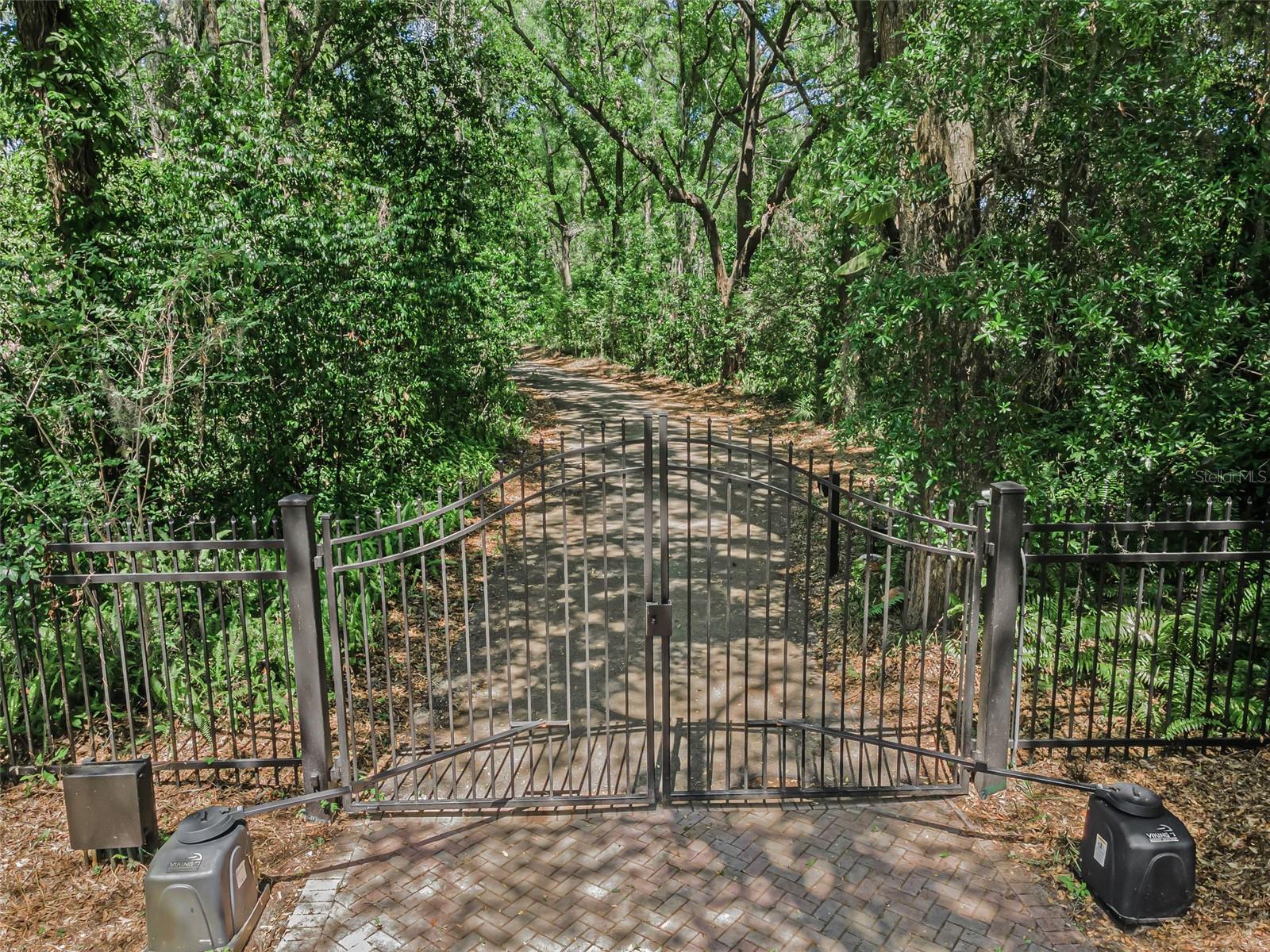 8602 BONNIE COVE LANE