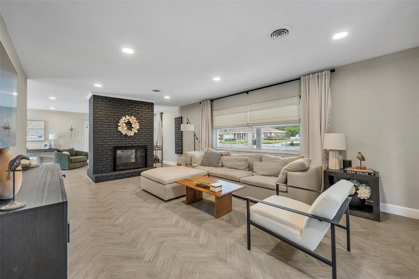 ENGLISH ESTATES UNIT 2 - Residential