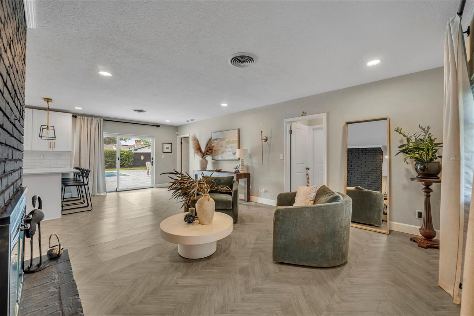 ENGLISH ESTATES UNIT 2 - Residential