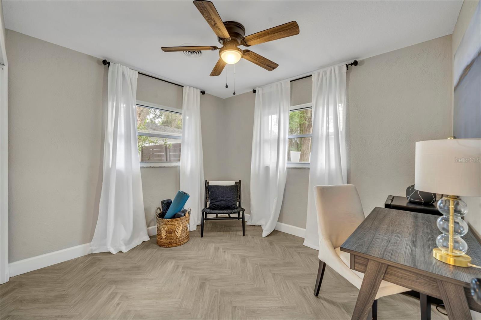 ENGLISH ESTATES UNIT 2 - Residential