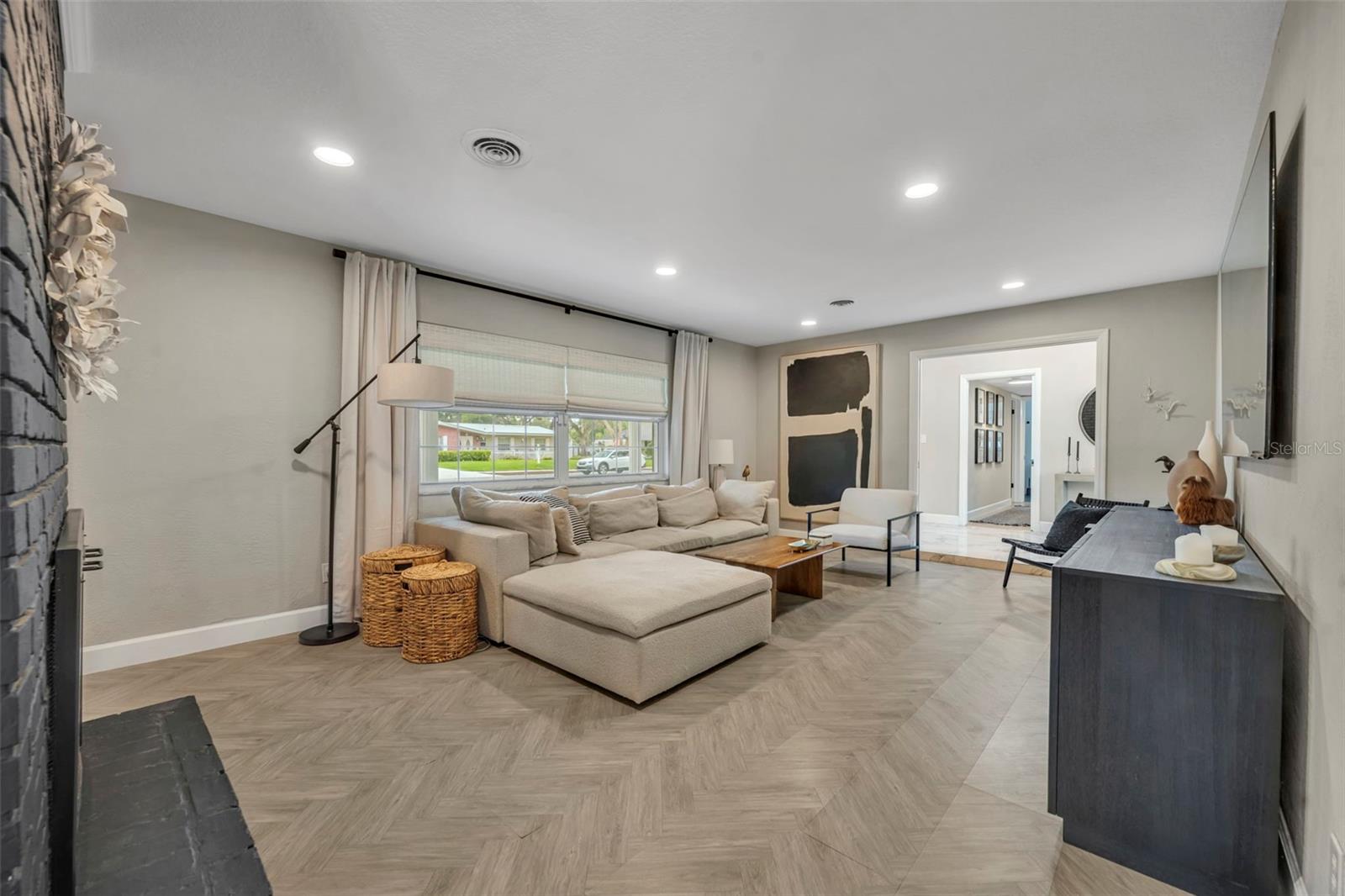 ENGLISH ESTATES UNIT 2 - Residential