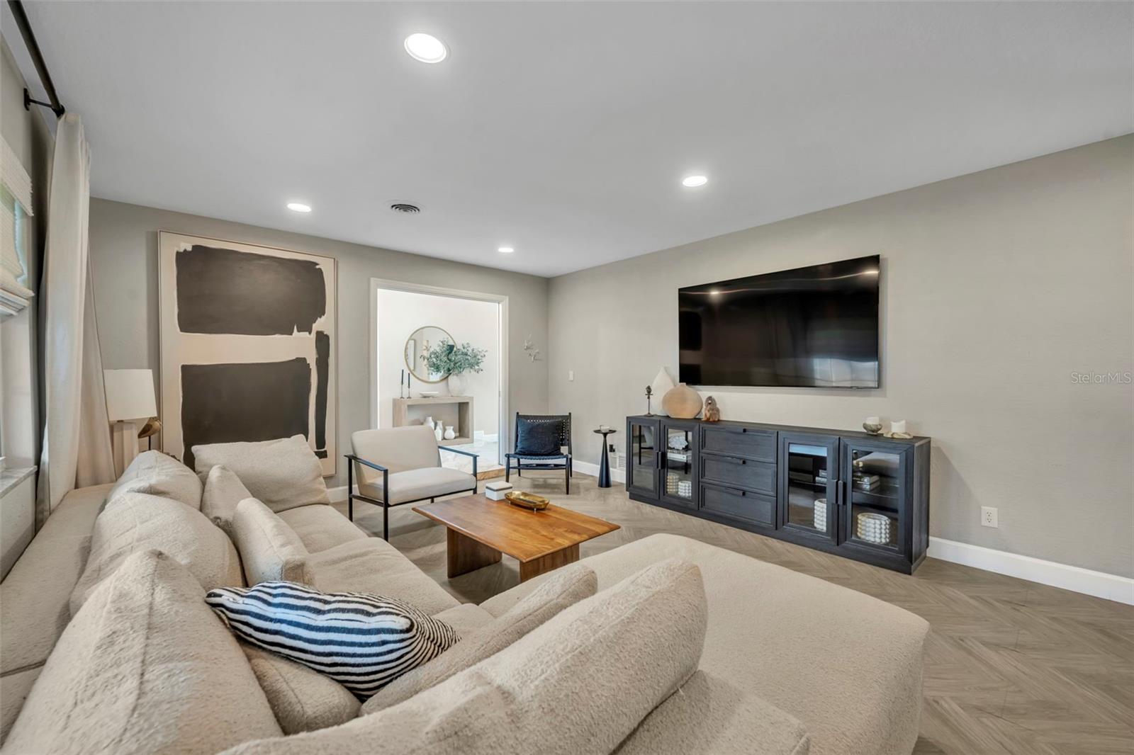 ENGLISH ESTATES UNIT 2 - Residential