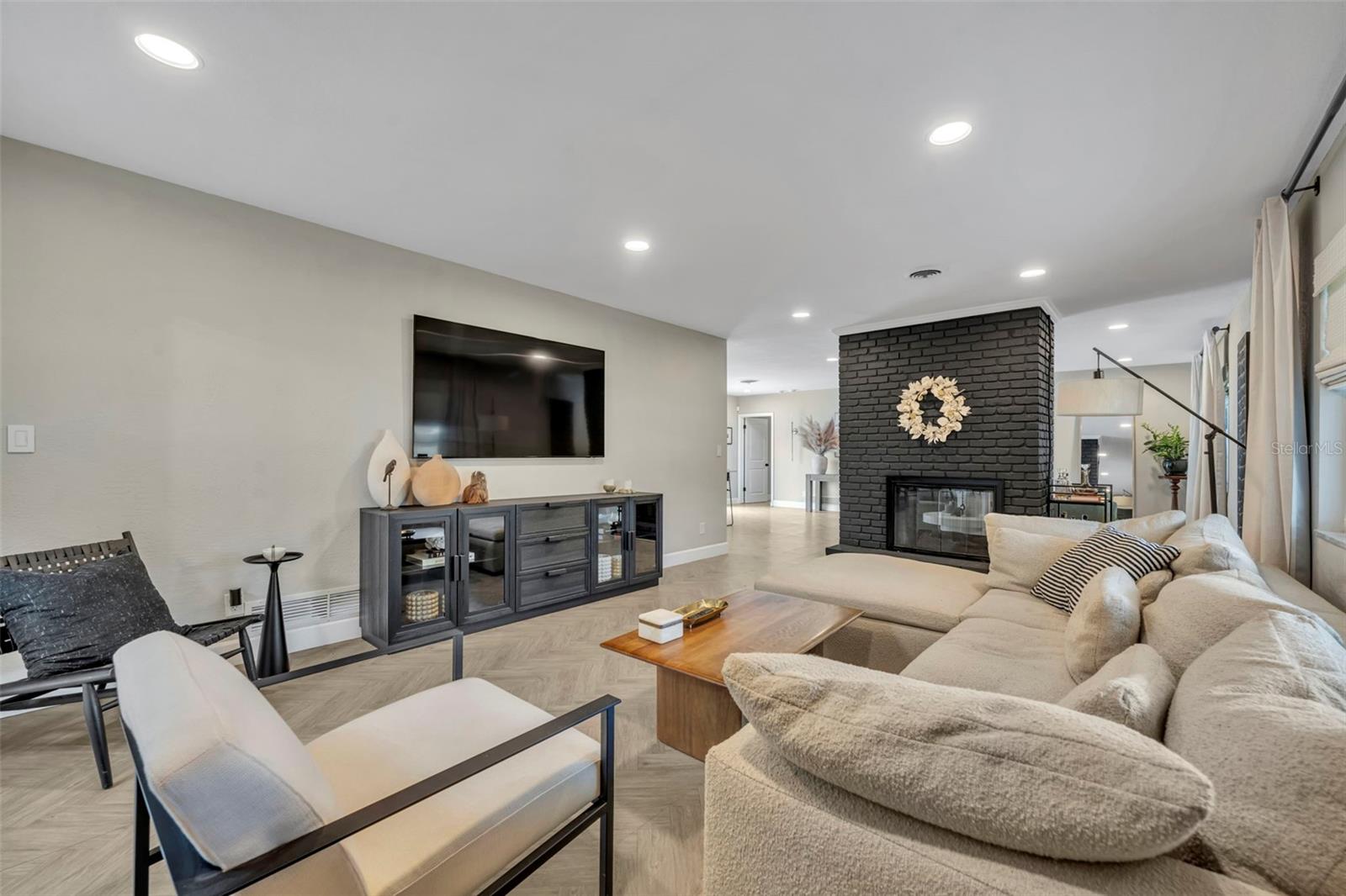 ENGLISH ESTATES UNIT 2 - Residential