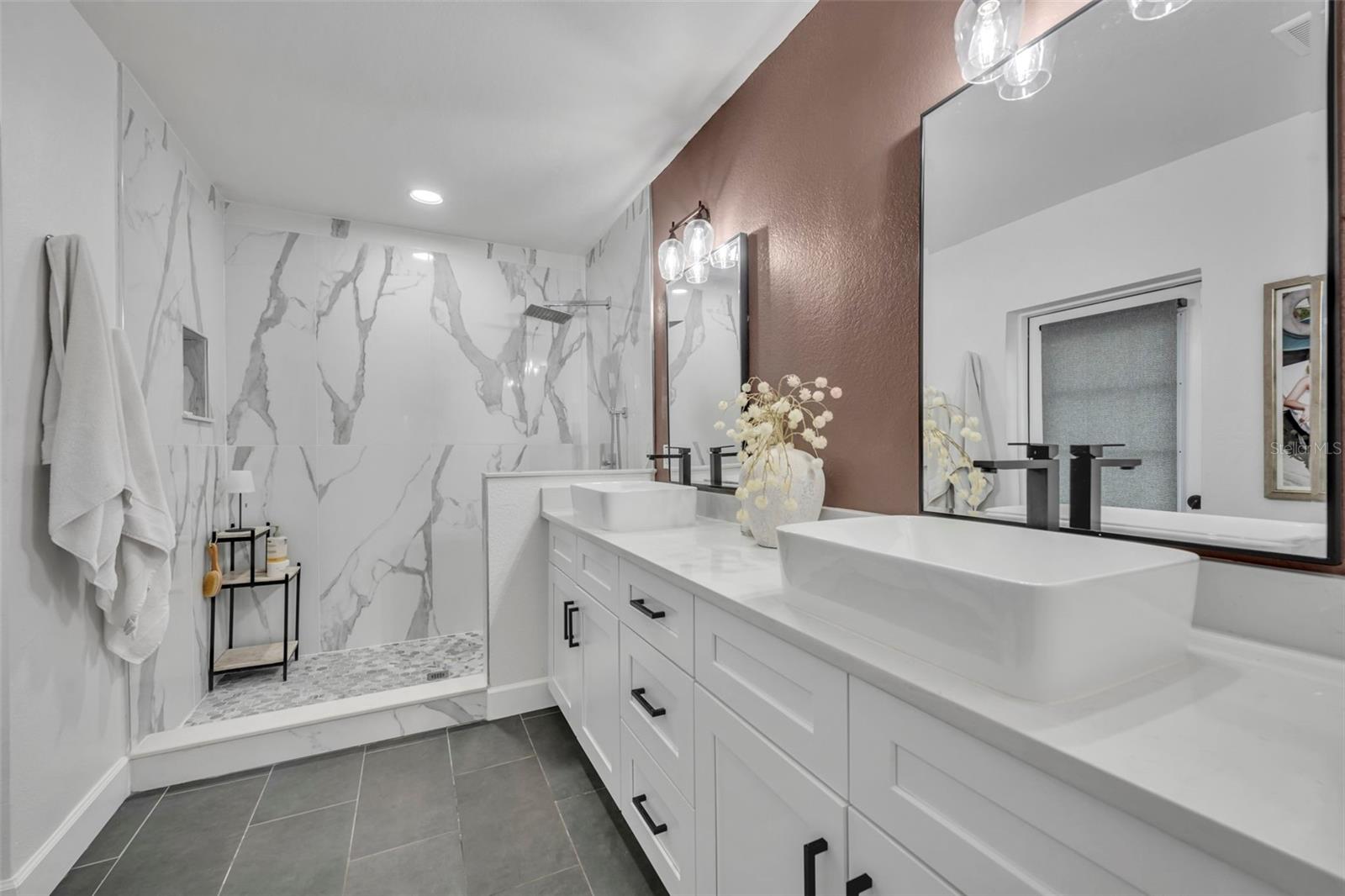 ENGLISH ESTATES UNIT 2 - Residential