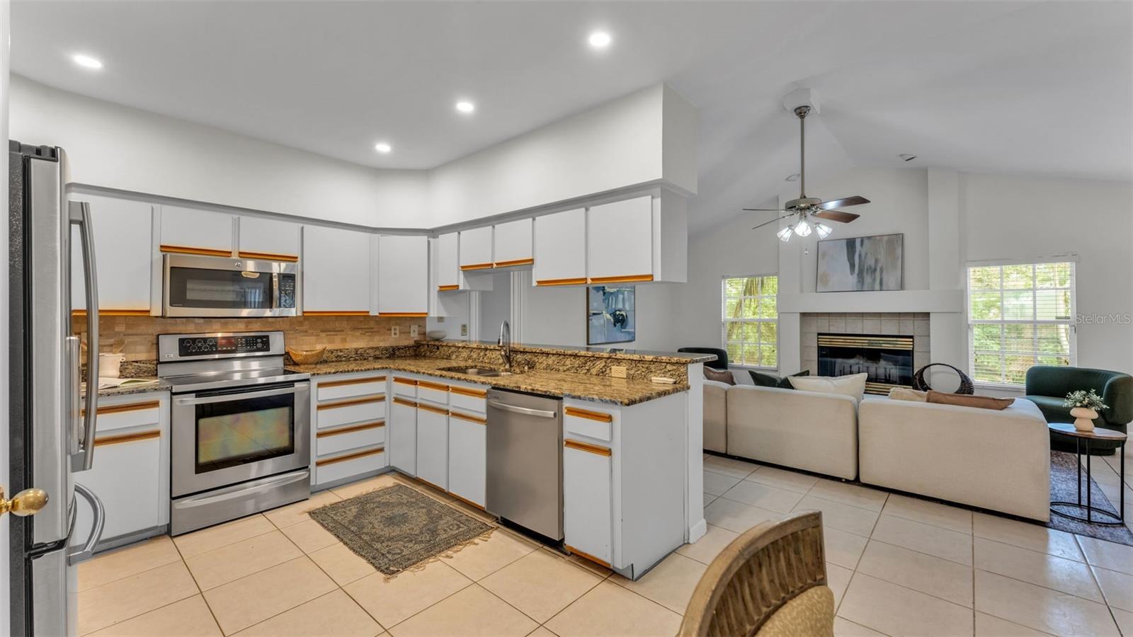 ENGLELAKE - Residential