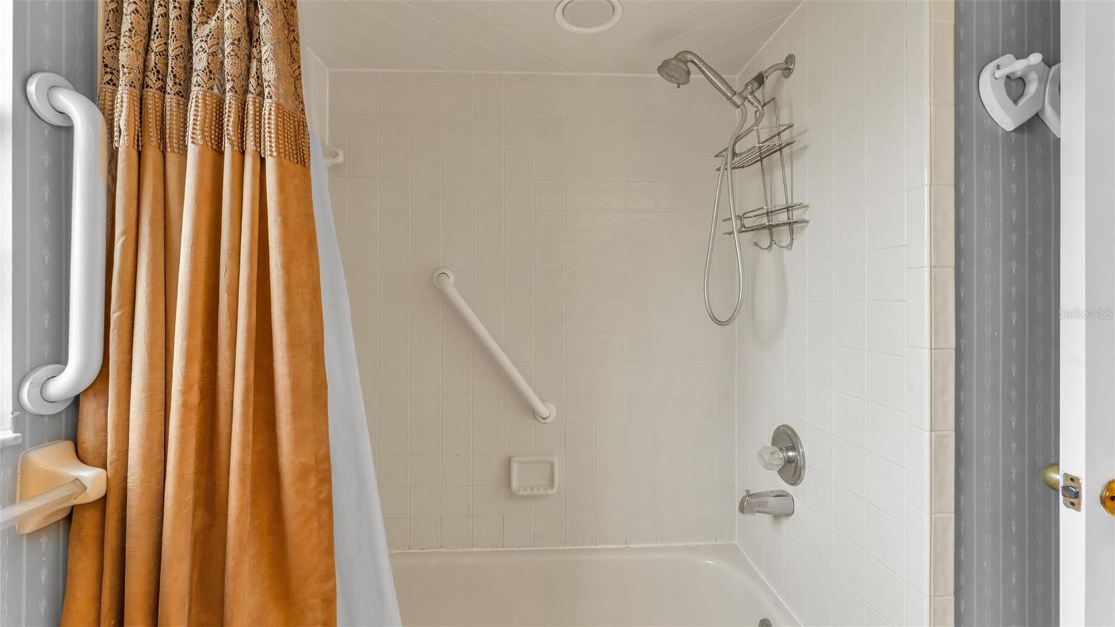 ENGLELAKE - Residential