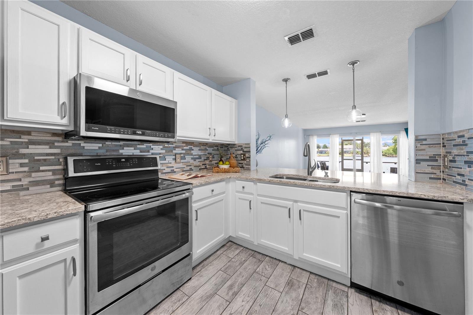2705 EMERALD LAKE CT 2705
