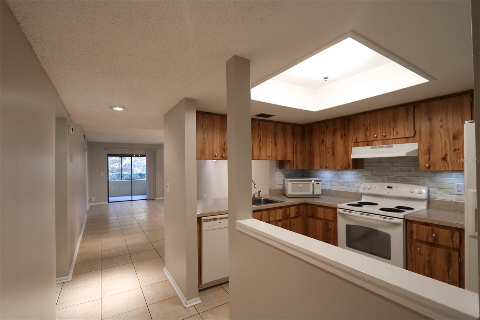 RIVER OAKS CONDO IV - Residential Lease